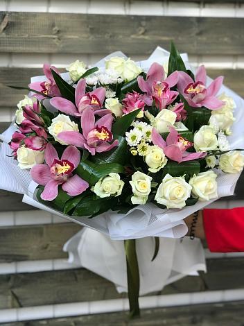 Букет цветов из: Розы и Хризантемы в Даховской