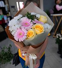 Букет цветов из:  Герберы, Розы и Хризантемы в Даховской
