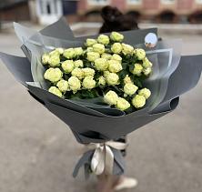 Букет Белые кустовые розы Солинеро в Даховской