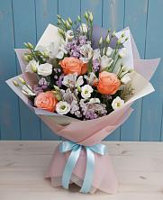 Букет цветов из:  Лизиантусы, Розы, Альстромерии и Гипсофила в Даховской